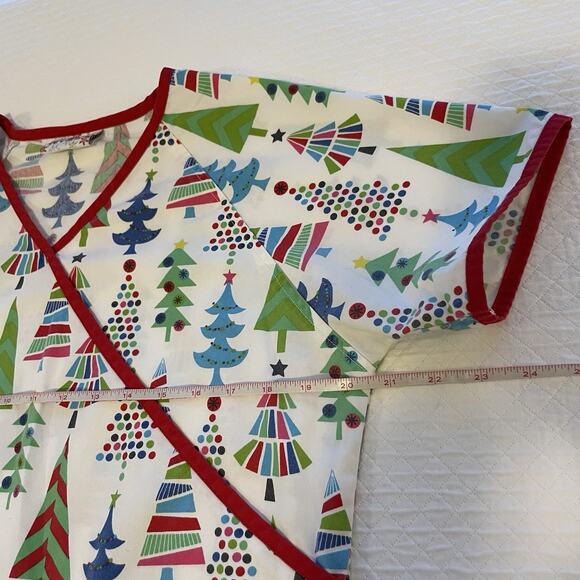 UA Christmas Holiday Print Tree Scrub Top Colorful Cotton Size Small White Red - Picture 5 of 7